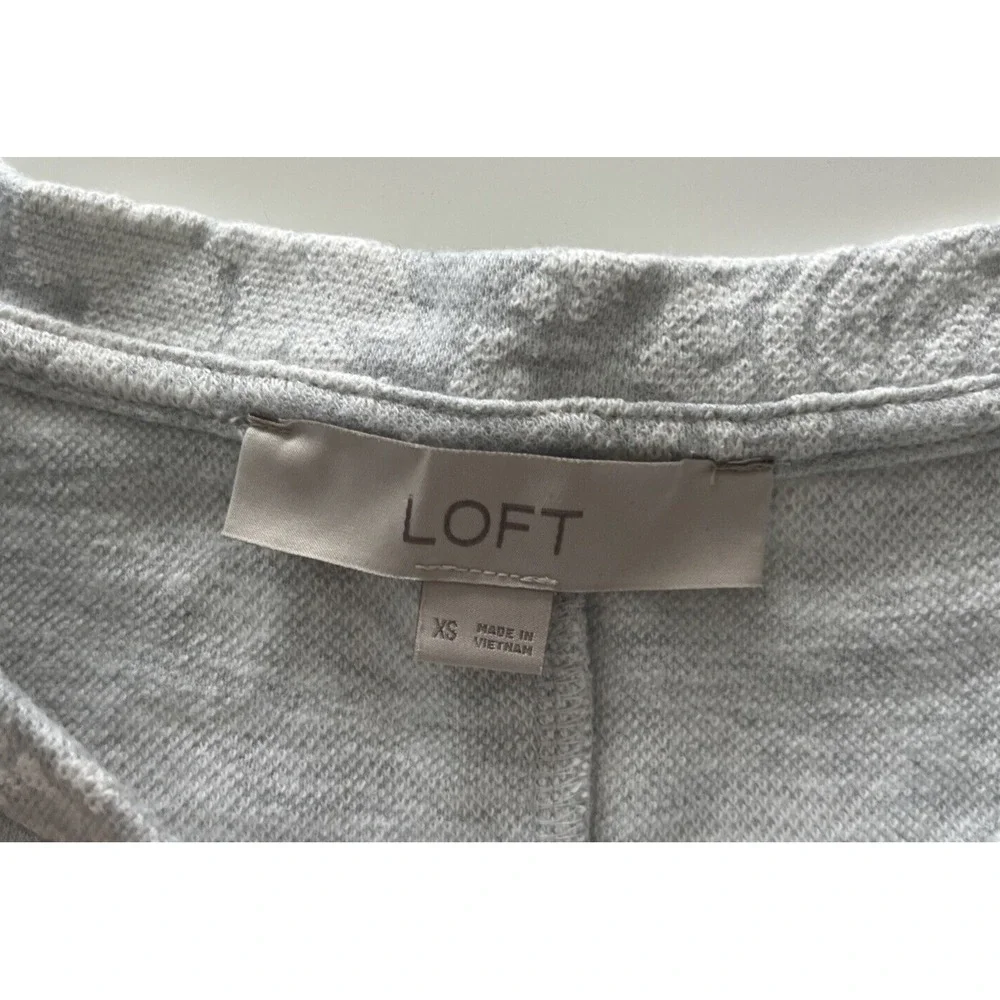 LOFT Women's Size XS Gray White Floral Puff Sleeve Professional Office Work